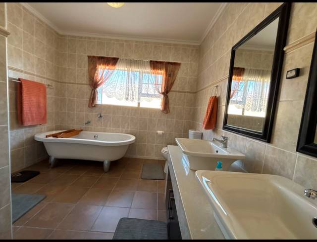 4 BEDROOM HOUSE FOR SALE IN DIAZ BEACH